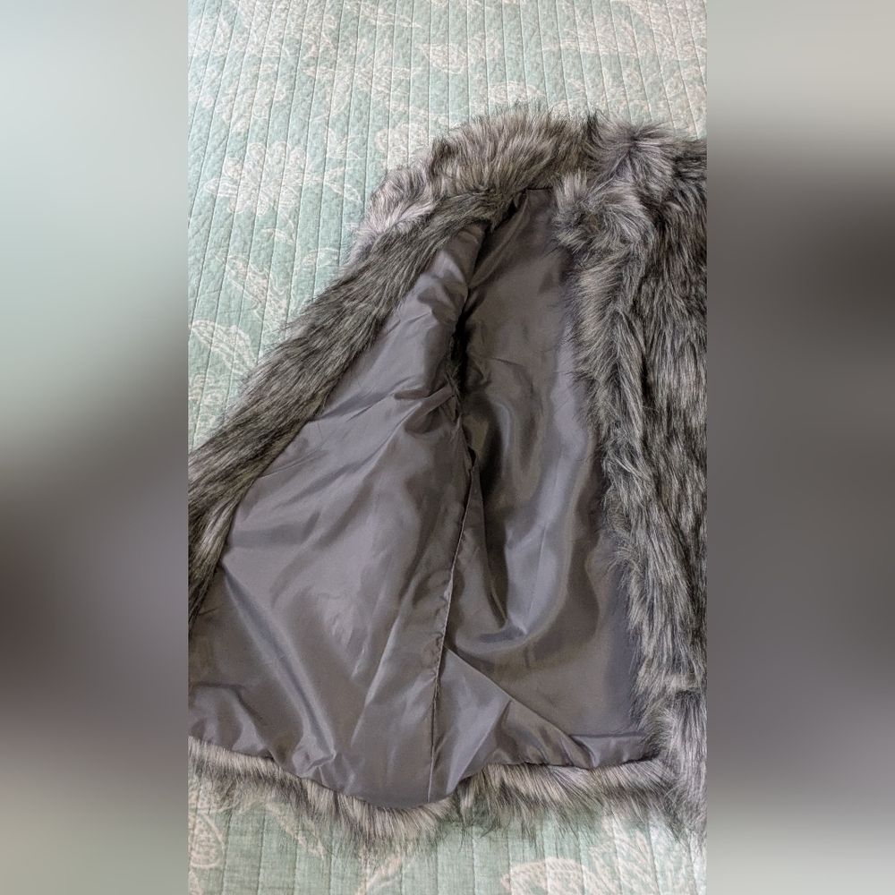 NWT Cavalini Ci Sono Grey Faux Fur Vest. Size L. - Picture 3 of 9
